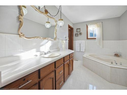 15 Presidio Drive, Hamilton, ON - Indoor Photo Showing Bathroom