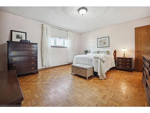 15 Presidio Drive, Hamilton, ON - Indoor Photo Showing Bedroom