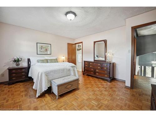 15 Presidio Drive, Hamilton, ON - Indoor Photo Showing Bedroom