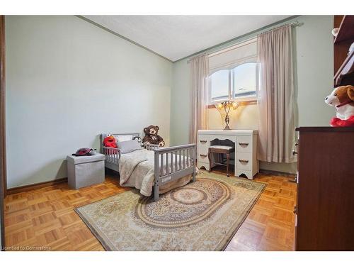 15 Presidio Drive, Hamilton, ON - Indoor Photo Showing Bedroom