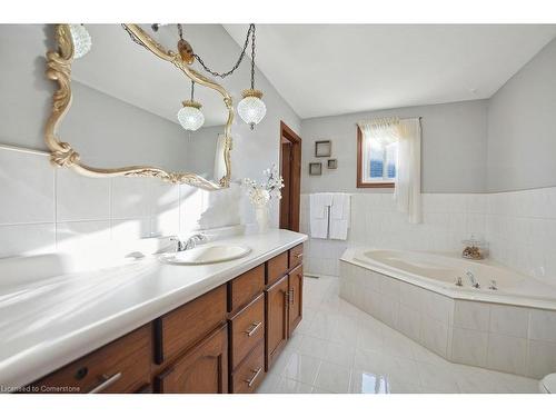 15 Presidio Drive, Hamilton, ON - Indoor Photo Showing Bathroom