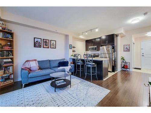 703-85 Robinson Street, Hamilton, ON - Indoor Photo Showing Living Room