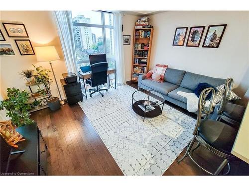 703-85 Robinson Street, Hamilton, ON - Indoor Photo Showing Living Room