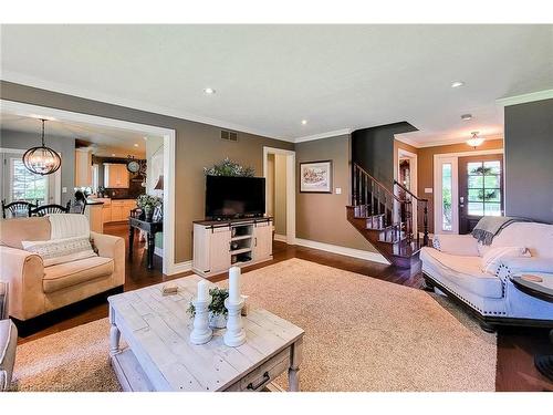 1376 Bird Road, Dunnville, ON - Indoor Photo Showing Living Room