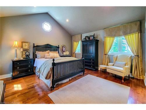 1376 Bird Road, Dunnville, ON - Indoor Photo Showing Bedroom