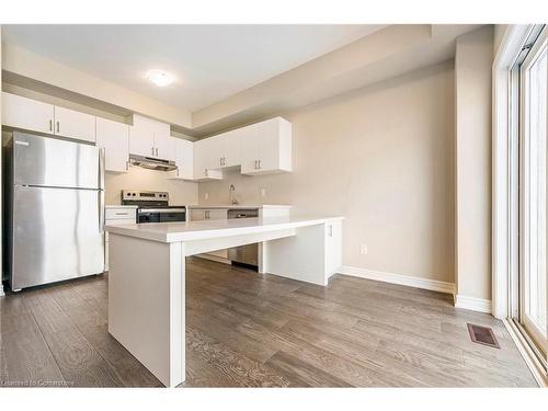 24 Jellicoe Court, Hamilton, ON - Indoor Photo Showing Kitchen