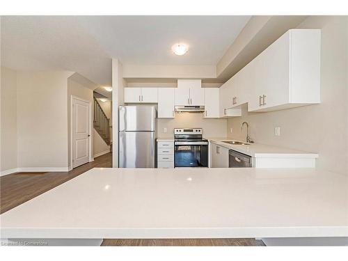 24 Jellicoe Court, Hamilton, ON - Indoor Photo Showing Kitchen