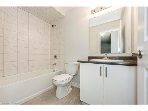 24 Jellicoe Court, Hamilton, ON - Indoor Photo Showing Bathroom