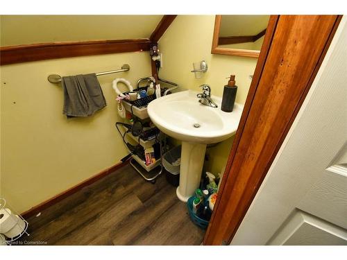 162 Newlands Avenue, Hamilton, ON - Indoor Photo Showing Bathroom