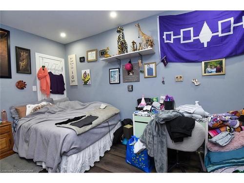 162 Newlands Avenue, Hamilton, ON - Indoor Photo Showing Bedroom