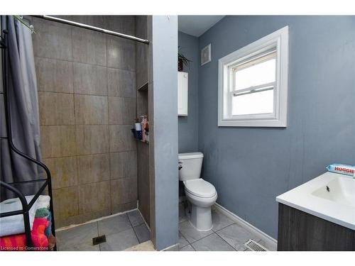 162 Newlands Avenue, Hamilton, ON - Indoor Photo Showing Bathroom