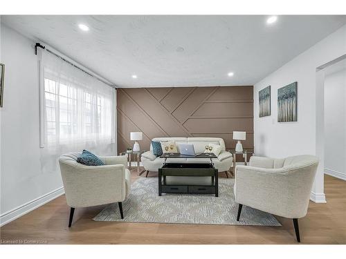 120 Second Road E, Stoney Creek, ON - Indoor Photo Showing Living Room