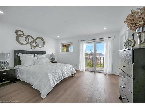 120 Second Road E, Stoney Creek, ON - Indoor Photo Showing Bedroom