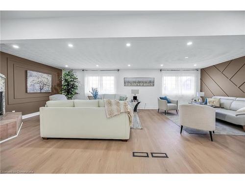 120 Second Road E, Stoney Creek, ON - Indoor Photo Showing Living Room