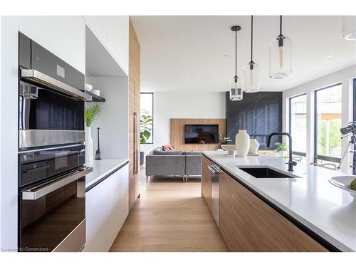 70 Upper Mount Albion Road, Hamilton, ON - Indoor Photo Showing Kitchen With Upgraded Kitchen