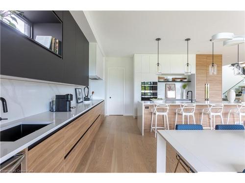 70 Upper Mount Albion Road, Hamilton, ON - Indoor Photo Showing Kitchen With Upgraded Kitchen