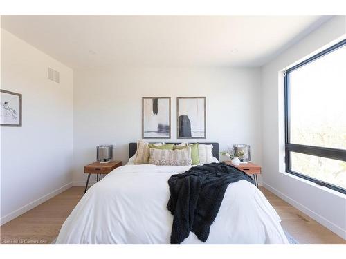 70 Upper Mount Albion Road, Hamilton, ON - Indoor Photo Showing Bedroom