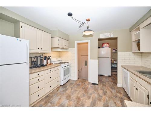 108 Cross Street E, Dunnville, ON - Indoor Photo Showing Kitchen