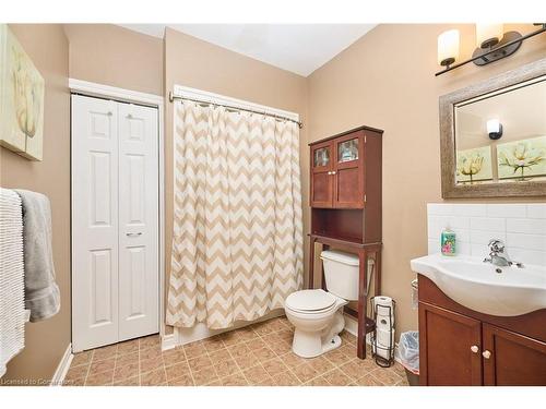 108 Cross Street E, Dunnville, ON - Indoor Photo Showing Bathroom