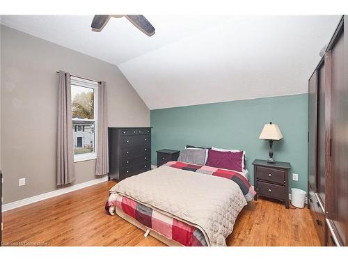 108 Cross Street E, Dunnville, ON - Indoor Photo Showing Bedroom