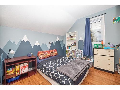 108 Cross Street E, Dunnville, ON - Indoor Photo Showing Bedroom