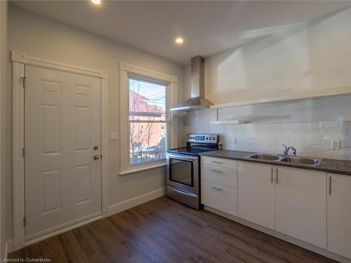 1-116 Myrtle Avenue, Hamilton, ON - Indoor Photo Showing Kitchen With Double Sink