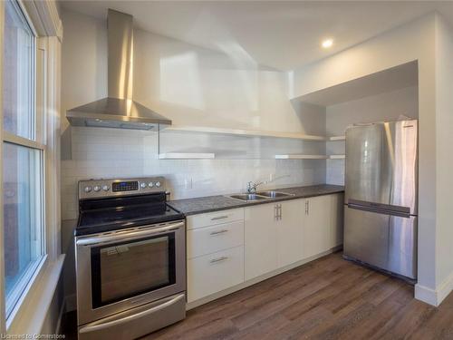 1-116 Myrtle Avenue, Hamilton, ON - Indoor Photo Showing Kitchen With Stainless Steel Kitchen With Double Sink