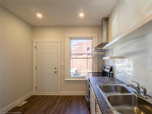 1-116 Myrtle Avenue, Hamilton, ON - Indoor Photo Showing Kitchen With Double Sink