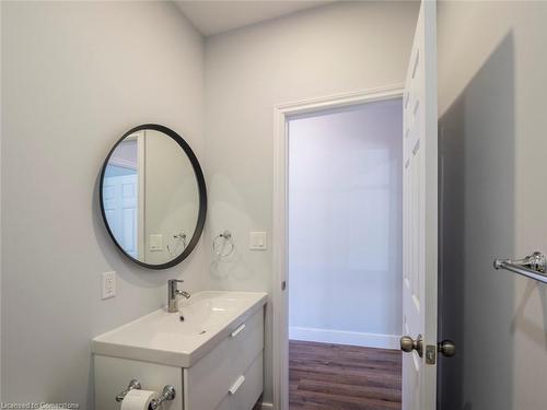 1-116 Myrtle Avenue, Hamilton, ON - Indoor Photo Showing Bathroom