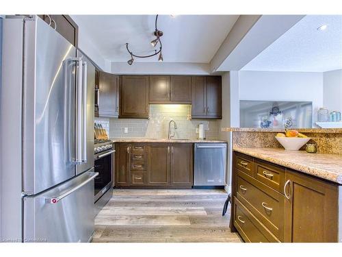 121 Sumner Crescent, Grimsby, ON - Indoor Photo Showing Kitchen