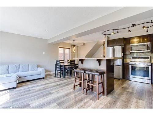 121 Sumner Crescent, Grimsby, ON - Indoor Photo Showing Kitchen