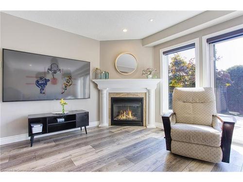 121 Sumner Crescent, Grimsby, ON - Indoor Photo Showing Living Room With Fireplace