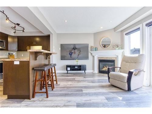 121 Sumner Crescent, Grimsby, ON - Indoor With Fireplace