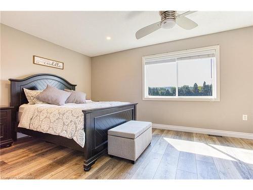 121 Sumner Crescent, Grimsby, ON - Indoor Photo Showing Bedroom