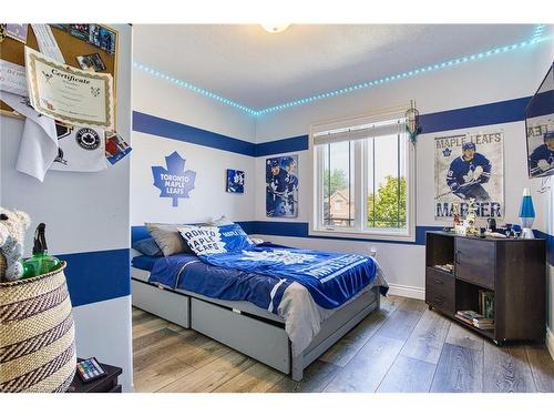 121 Sumner Crescent, Grimsby, ON - Indoor Photo Showing Bedroom