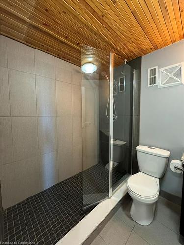 110-85 Spruce Street, Cambridge, ON - Indoor Photo Showing Bathroom