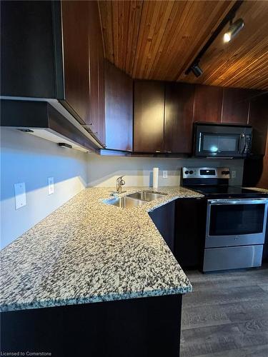 110-85 Spruce Street, Cambridge, ON - Indoor Photo Showing Kitchen With Double Sink