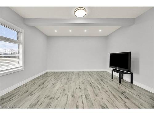 1320 Hwy 56, Glanbrook, ON - Indoor Photo Showing Other Room