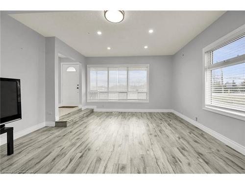 1320 Hwy 56, Glanbrook, ON - Indoor Photo Showing Other Room