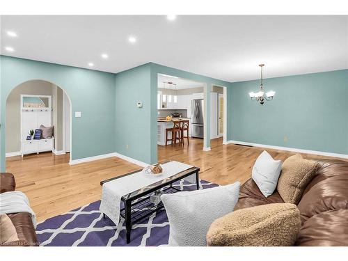 48 Debora Drive, Grimsby, ON - Indoor Photo Showing Living Room