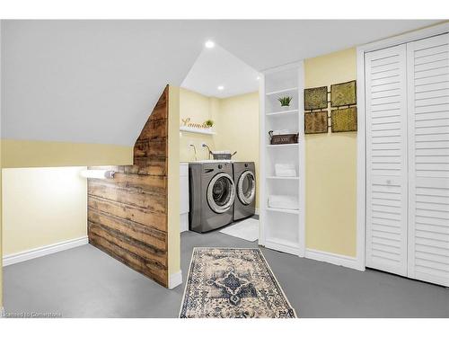 48 Debora Drive, Grimsby, ON - Indoor Photo Showing Laundry Room