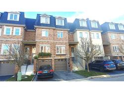 32-435 Hensall Circle  Mississauga, ON L5A 4P1