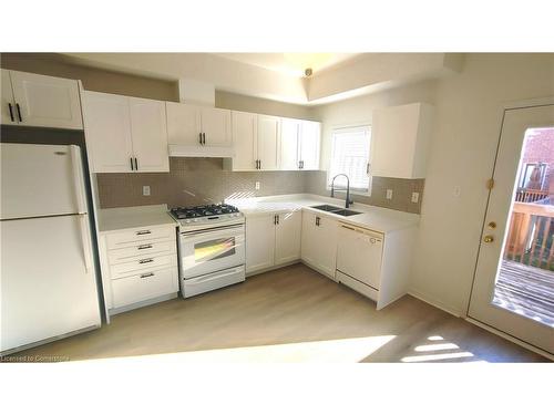 32-435 Hensall Circle, Mississauga, ON - Indoor Photo Showing Kitchen With Double Sink