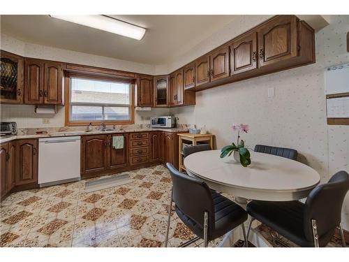 45 Selkirk Avenue, Hamilton, ON - Indoor Photo Showing Kitchen