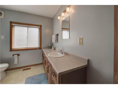 45 Selkirk Avenue, Hamilton, ON - Indoor Photo Showing Bathroom