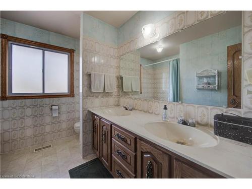 45 Selkirk Avenue, Hamilton, ON - Indoor Photo Showing Bathroom