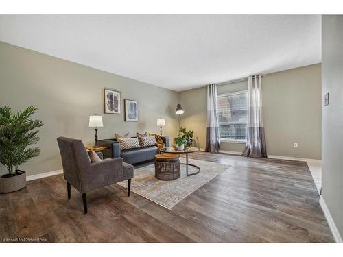 45-24 Kenyon Crescent, Grimsby, ON - Indoor Photo Showing Living Room