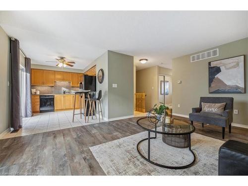 45-24 Kenyon Crescent, Grimsby, ON - Indoor Photo Showing Living Room