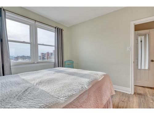 410B-5 East 36Th Street, Hamilton, ON - Indoor Photo Showing Bedroom