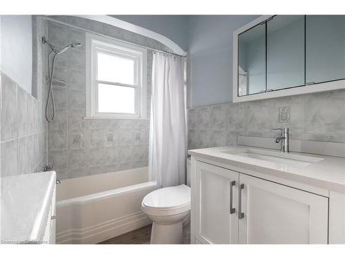 410B-5 East 36Th Street, Hamilton, ON - Indoor Photo Showing Bathroom